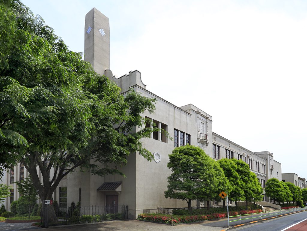 東洋英和女学院中学部・高等部の外観